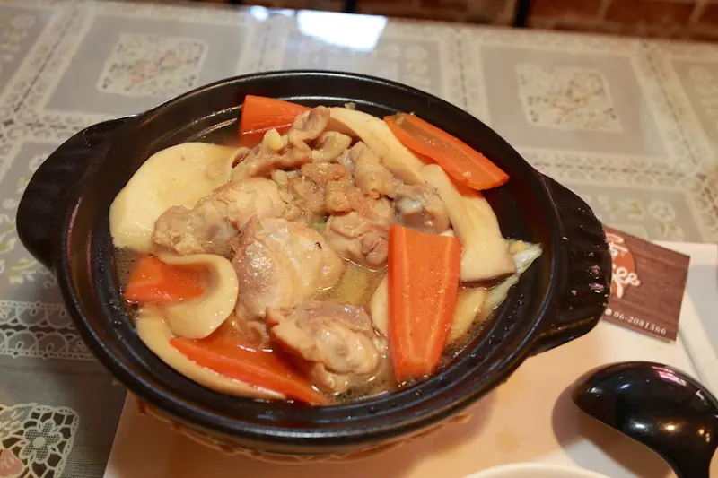 吃。台南|東區| 低調的咖啡廳，環境氛圍普普，餐點美味又超值「香居咖啡簡餐」。