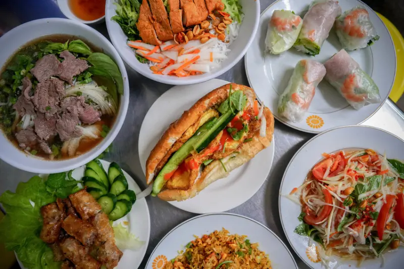 亞洲美食X魔王 桃園大溪區 市場裡的道地越南料理 料多豐富份量多 大溪老街必訪店家 越南菜的魅力 內文有店家資訊