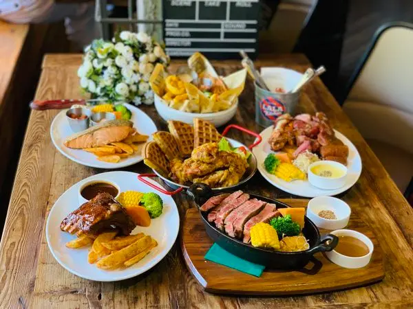 中壢親子餐聽推薦~中壢中央大學"LALA KITCHEN新美式餐廳中大店",環境舒適餐點美味大份量,聚會包場首選另設決明子沙坑