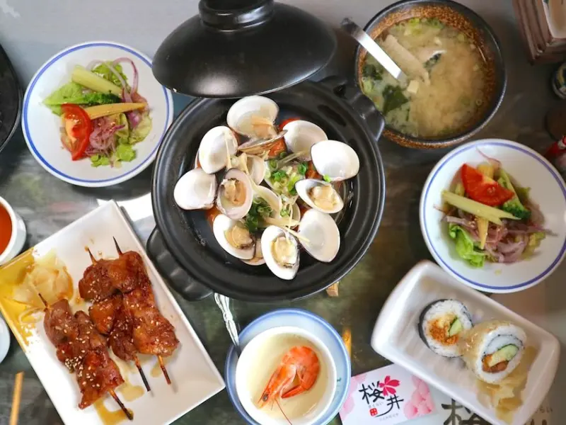 櫻井日本料理：台南平價日本料理店，火烤兩吃讓你享受火鍋和烤肉的雙重美味｜高CP定食套餐，一次享受五道料理｜台南日本料理.日式便當外帶外送.台南聚餐餐廳推薦 - 進食的巨鼠