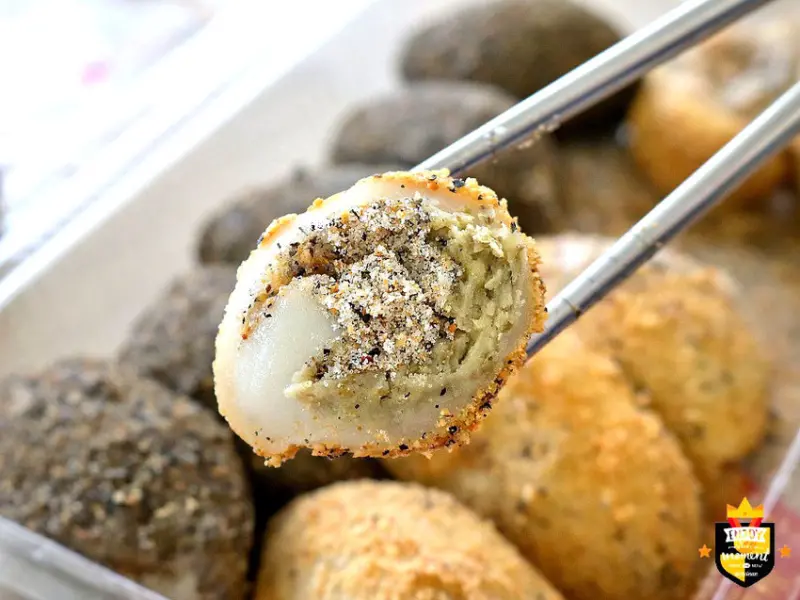 台南麻糬／每日限量晚來吃不到／隱藏版攤位只賣早上／堅持天然無防腐劑／當天備料純手工製作／銅板美食古早味點心