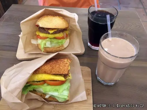 【竹北早午餐】好時早餐搬來竹北囉  法式鄉村裡吃歐姆蛋軟法麵包  花生核桃牛肉堡