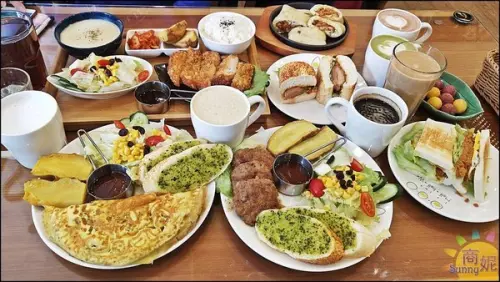 台中南屯超值早午餐。創意廚房。友善食材健康溯源餐廳 擺盤豐盛附飲料只要200多        
      