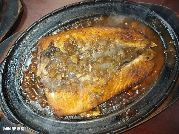 【高雄】楠梓美食 牛鼎鑫 被牛排耽誤的炸雞店！排餐260元起