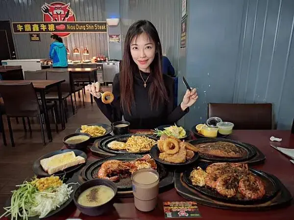 【高雄】楠梓美食 牛鼎鑫 被牛排耽誤的炸雞店！排餐260元起