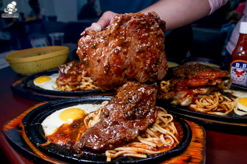 肉肉堆疊爆炸滿之平價牛鼎鑫牛排，熱帶水果冰淇淋無限暢飲 X 戰斧豬排、戰斧牛排只送不賣 （CP值好中肯） - 跟著尼力吃喝玩樂＆親子生活