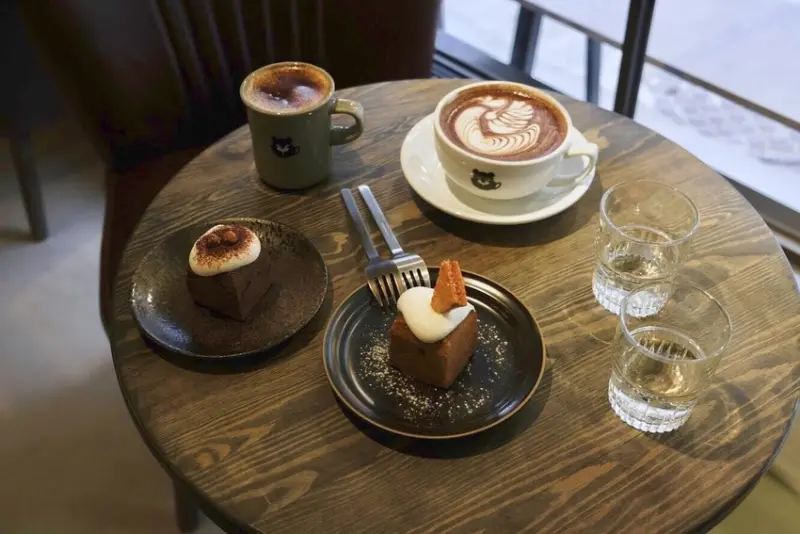 【台北｜南京三民站】Shawn Coffee＿正方形的磅蛋糕外型先得一百分＿美麗的拉花圖案捨不得喝