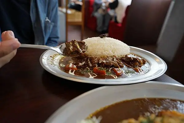 日向洋食 hinata - 超隱密巷弄美食，獨特紅酒咖哩，日式可愛裝潢，台北士林美食推薦