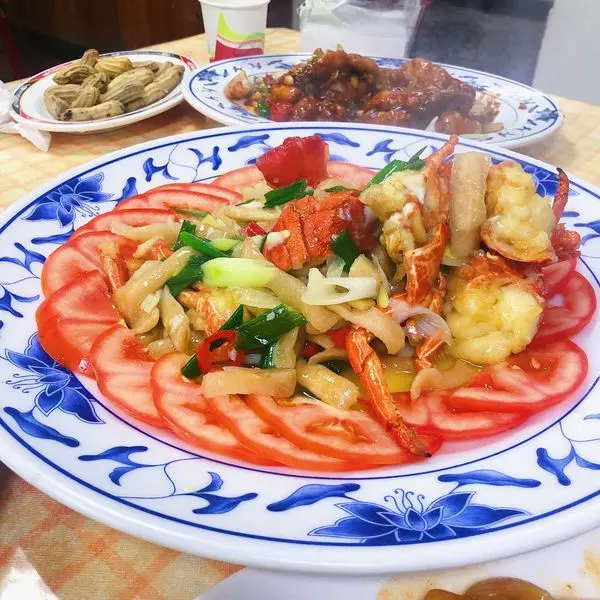 [台北海鮮]沒訂沒位置~生意超好經濟又實惠的海鮮餐廳「大眾餐館」龍蝦配菜脯意外好滋味/好新鮮又美味的海鮮料理/雙溪海鮮餐廳/雙溪火車站/