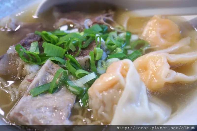 好吃的雲吞跟清燉湯頭 不同台式的港式風味-大膽牛腩麵@捷運南京復興站@捷運中山國中站