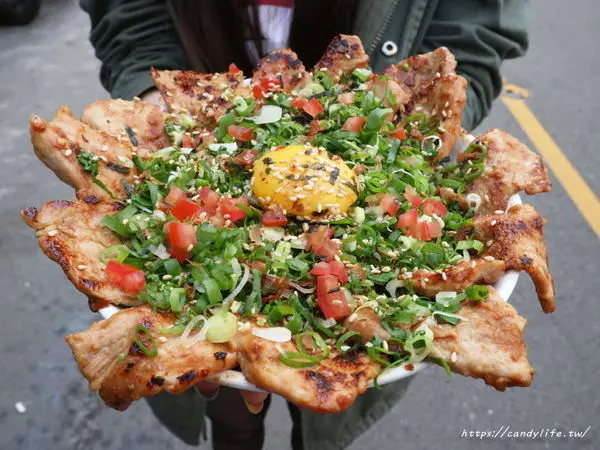 台中美食│幸福小館〃台中超浮誇炒飯！肉肉控必訪～還有爆多蛤蜊炒麵也超狂，每日限量，晚來吃不到        
      