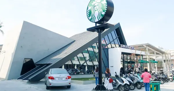 【台南咖啡館】台南首間唯美歐式教堂風｜近小北成功夜市~星巴克台南小北門市        
      