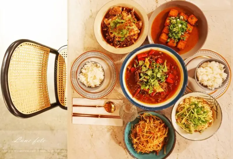 [2019東區新聚點]old seat restaurant.cafe 川酒&咖啡  忠孝敦化時髦川菜新聚點！直走到底餐後小酌一氣呵成ＸＤ  ＃商業午餐 ＃下午茶 ＃用餐小酌 #道地川菜 #東