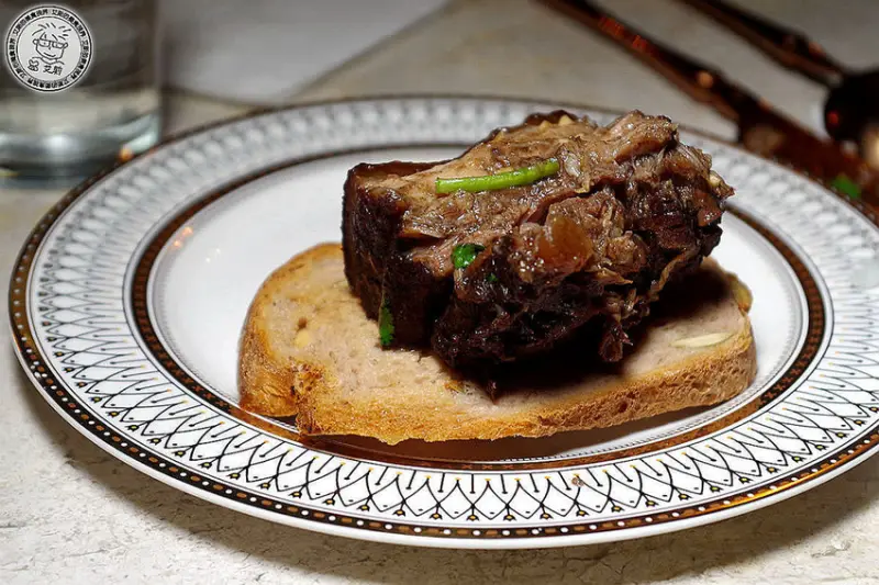 [川菜]隱藏在東區巷子內的秘密酒館．跨越中西式的川菜餐廳．好吃中式早午餐料理．Old Seat Restaurant.Cafe 川酒＆咖啡