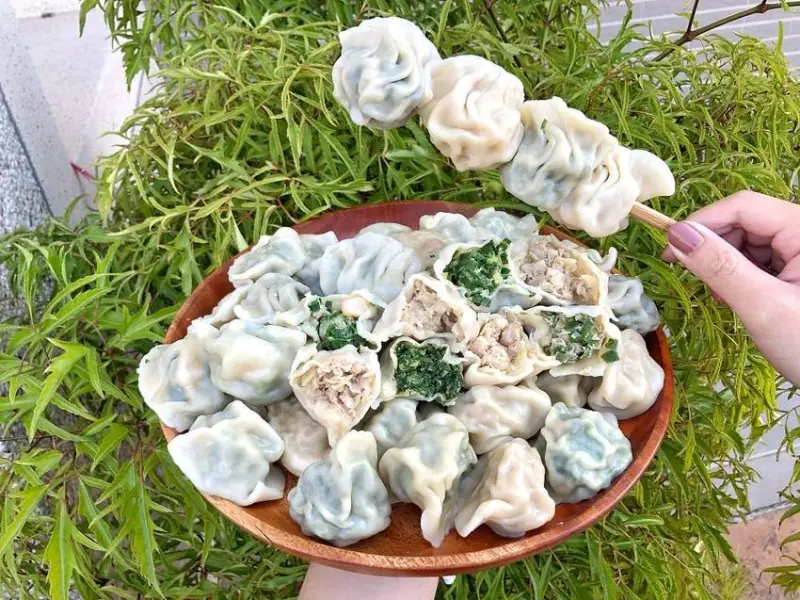 台中水餃推薦 【一畝田手工水餃 】每顆3.5元起 ! 皮薄餡多誠意滿滿 7種不同口味每日新鮮現包 | 小白只饗ㄔ美食