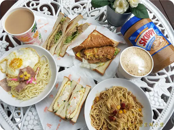 [中壢美食]晨欣鐵板吐司~20元起吃韓式鐵板土司/佛心銅板價不用飛出國這裡就吃得到/可愛貨櫃屋中壢大崙早餐