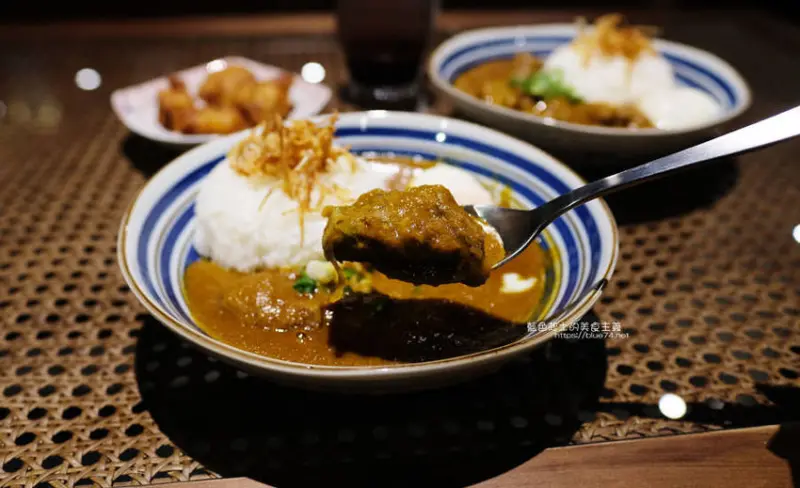 台中北區│新高軒咖哩-北部人氣咖哩展店台中，一中巷內排隊美食，只賣三種口味咖哩飯 - 藍色起士的美食主義