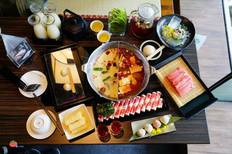 【西門町麻辣鍋推薦】台北老饕就吃這味 無老鍋 人蔘冰淇淋豆腐鍋 鍋底無限續加 白飯吃到飽