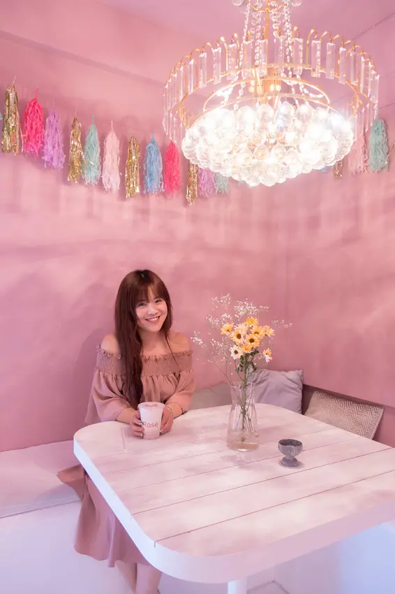 | Taiwan Taichung 台灣 台中 西區 ☻ Rosé club | 台中IG熱門打卡點 . 超韓系質感咖啡廳 . 夢幻粉色香檳色裝潢 . 連食物都pink粉嫩的太超過