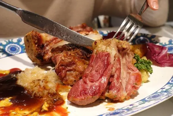 【桃園市區美食】B&G 德國農莊複合式茶館｜花草果茶入菜，吃了變仙女的仙境有機料理 / 統領美食 / 桃園火車站美食推薦