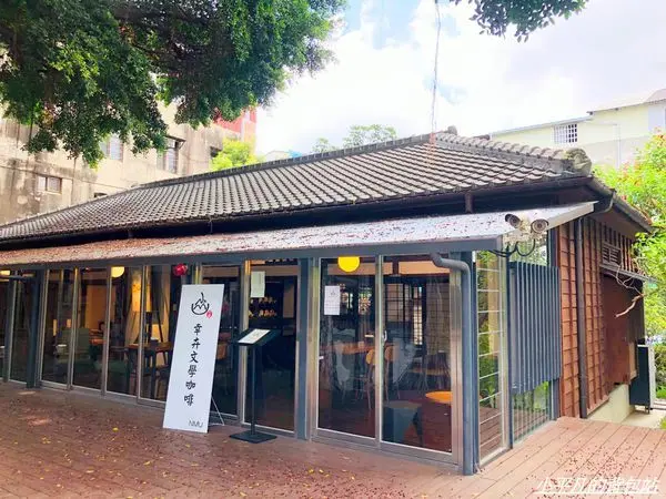 台中西區/美食︱NMU 幸卉文學咖啡 Nice to meet you|今夏最佳避暑&消暑的優美聖地︱位於第五市場與台中文學館旁︱有劇情的咖啡茶飲｜堅持天然手作的小食點‖小平凡/美食篇