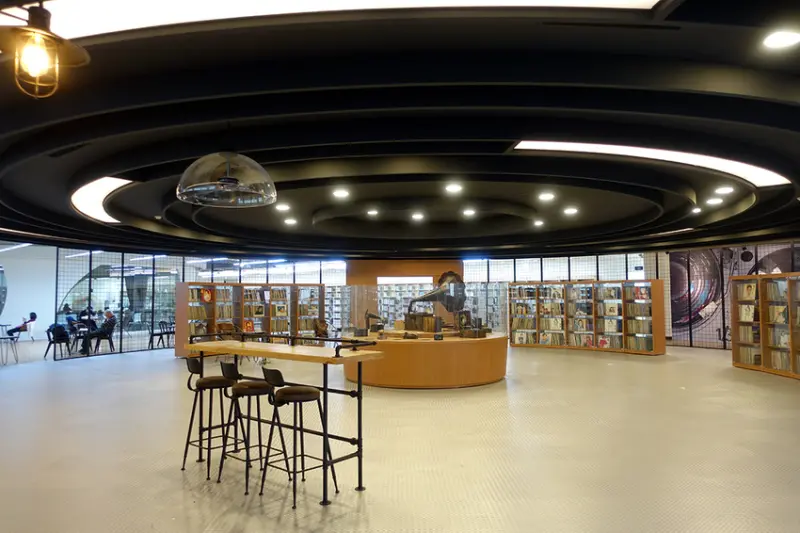 三重南區圖書館，三重黑膠圖書館、親子圖書館推薦，新北菜寮圖書館，有免費電影、影印超便宜且設備齊全的新北市立圖書館