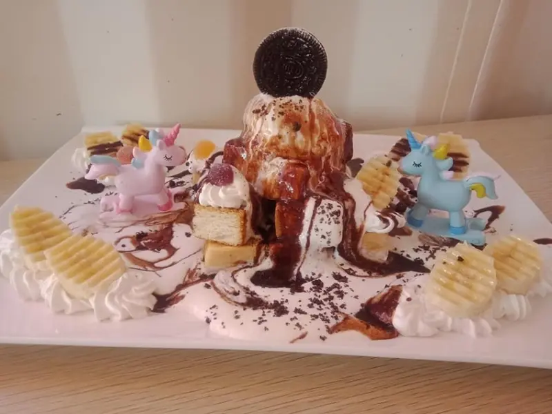 ♞神馬14咖啡館♘充滿獨角獸的粉紅貨櫃屋［咖啡/飲品/鬆餅/蜜糖吐司/義大利麵/各類炸物］