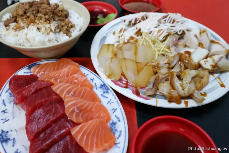 這間一定要吃!網友推爆!小吃店贏過大餐廳，單點幾乎都$100以內，食材新鮮又便宜!