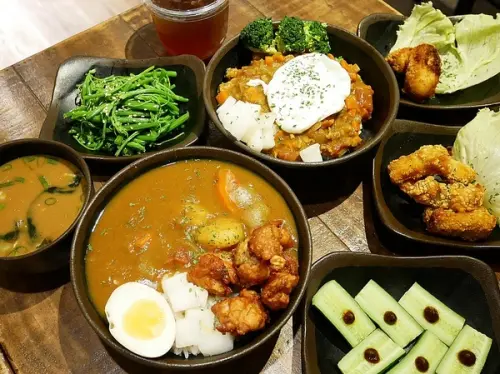 小吉咖哩-台北延吉街咖哩  近國父紀念館  不僅中午有外送活動  也提供全素的蔬食咖裡 / 延吉街咖哩飯推薦