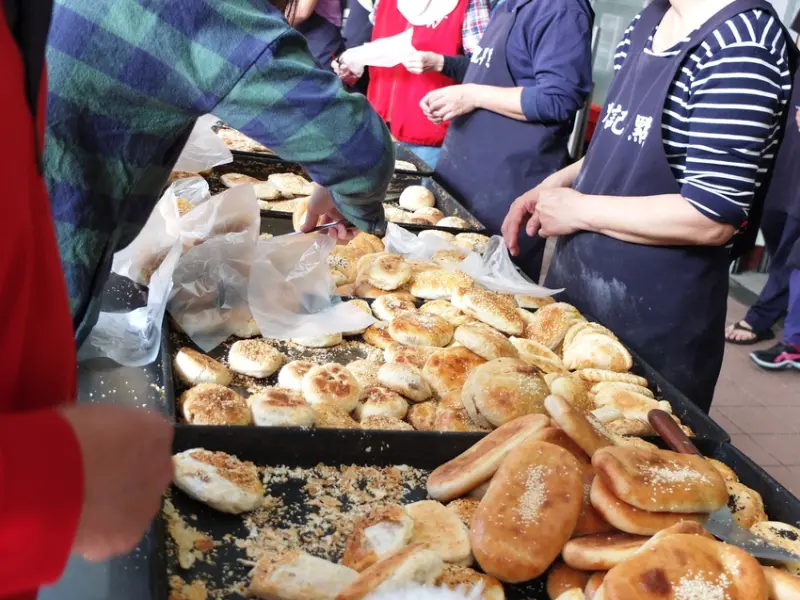 屏東市美食。劉記早點。超搶手的傳統中式早餐 手工小籠包紮實飽滿 皮厚多湯汁