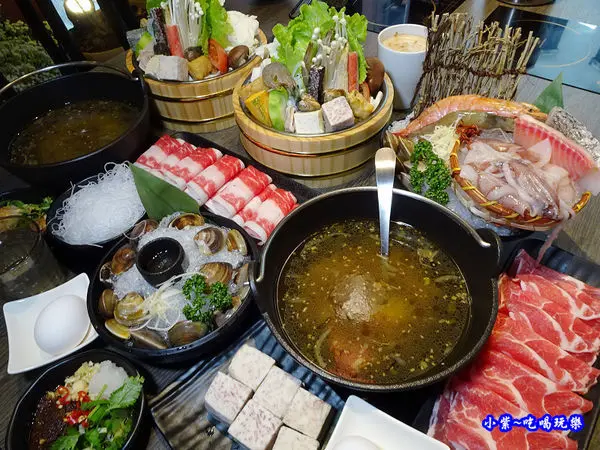 信義商圈美食【米塔石頭火鍋】超值海陸特餐(平日午間大優惠!)CP值高#超划算~爆炒過"石頭火鍋湯底"湯頭好喝煮冬粉超讚!自助飲料吧/冰淇淋~免費無限續!!捷運市政府&國父紀