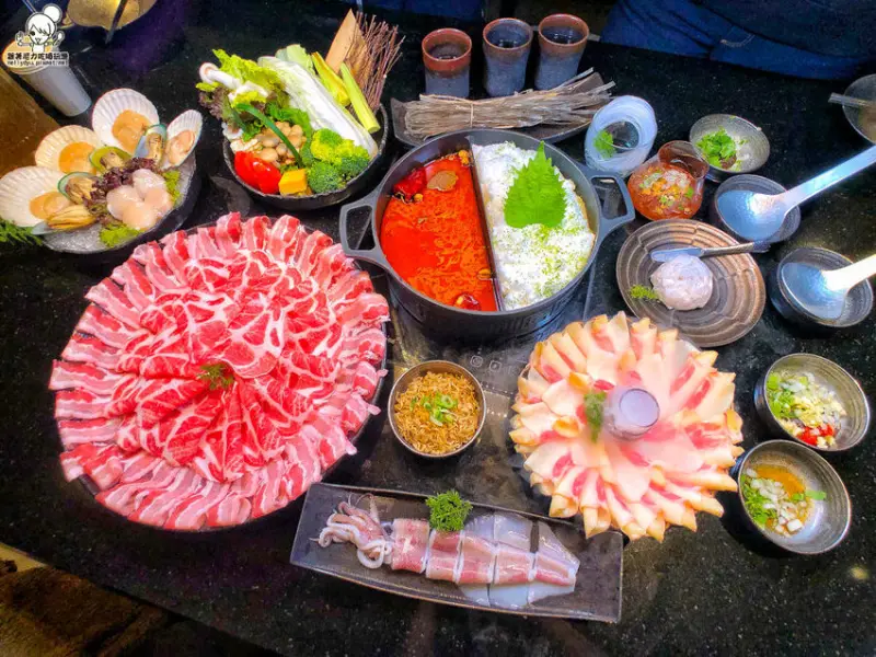 亞洲最時尚麻辣鍋品牌 Tango 天鍋麻辣，獨家招牌泡泡雞白湯、紅金麻辣湯 x 高雄麻辣火鍋推薦 - 跟著尼力吃喝玩樂＆親子生活