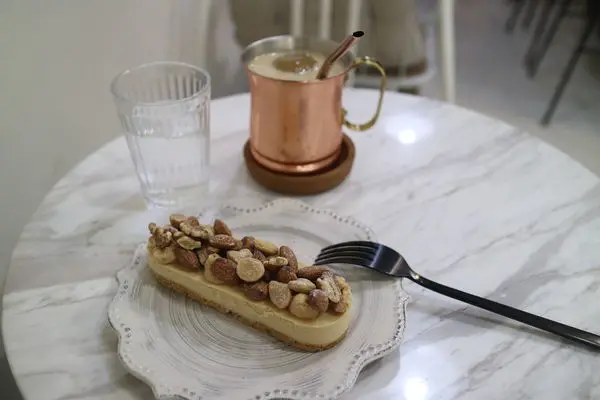 高雄三民區=<食>【槑咖啡(ㄇㄟˊ)】小巧而精緻的隱藏版咖啡店＊以一塊蛋糕搭配一杯美味的咖啡，讓自己有個優閒的午後＊高雄咖啡廳推薦=