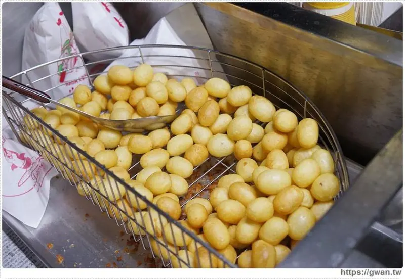 夜市超佛心地瓜球，一粒一元趕快吃起來！！ 