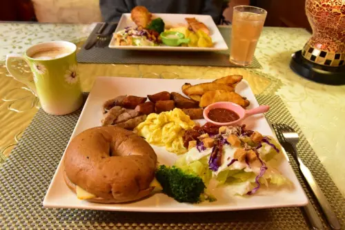 【東海藝術街美食推薦】艾凡里不限時咖啡廳，與姊妹談心的下午茶好去處