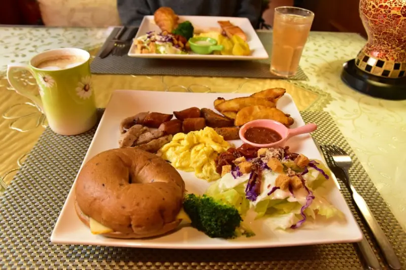 【東海藝術街美食推薦】艾凡里不限時咖啡廳，與姊妹談心的下午茶好去處