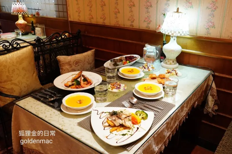 台中美食 │ 艾凡里咖啡 1994年老字號咖啡西餐店 260元雙層下午茶咖啡無限續杯喝到飽