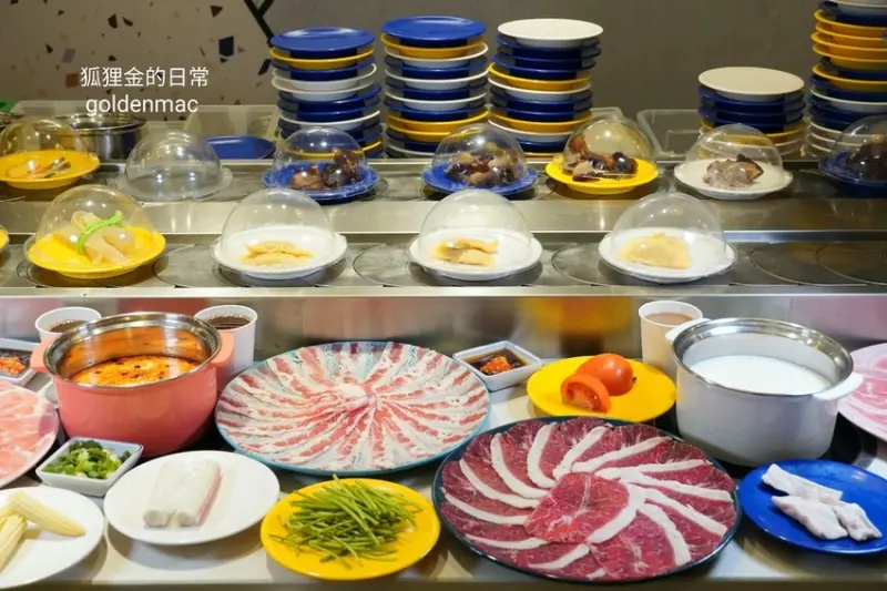 台中美食 │ 街喜鍋時尚迴轉鍋物吃到飽 省下來的等餐時間吃更多 現點現削肉片就是王道 媒體、藝人也上門