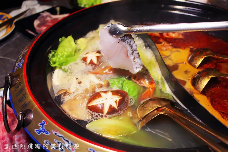 【中山國中美食】乾隆水產超市火鍋 吃頓飯也要上朝！生猛海鮮澎湖現撈直送,食材新鮮湯頭入味