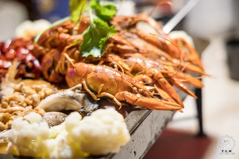 水貨-真的炭火烤魚｜台北松山小巨蛋食記｜出征討伐小龍蝦兵，烤魚又大又香，吃完後會懷念的好滋味 - 卡爾茗 C.L.M.