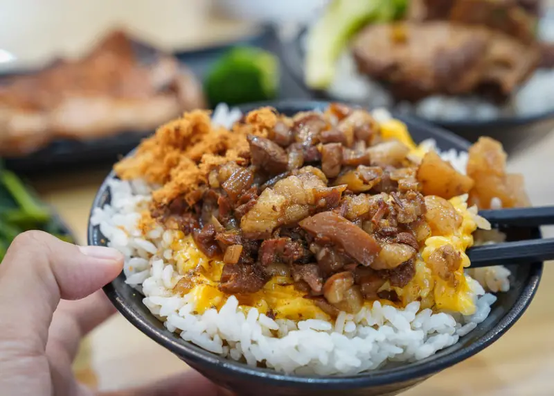 [高雄左營美食]豬吉翔手創肉燥(自由店)-超銷魂停不下來起司肉燥飯!創意小吃新組合 - 美食好芃友