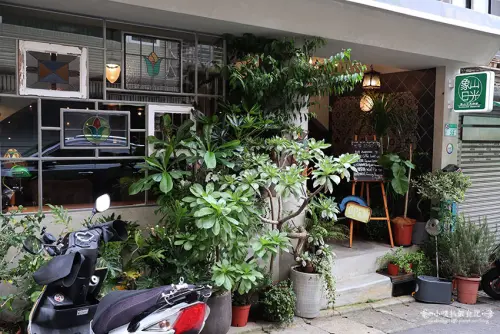 【信義咖啡館】『象山日光珈琲』近象山站/象山步道下，一抹淡淡的悠閒滋味/懷舊復古咖啡館/英式咖啡館風格