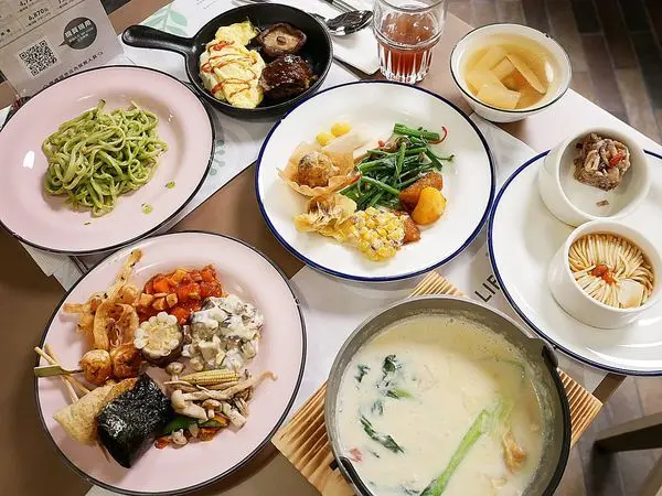 果然匯 - 新北板橋蔬食buffet新開幕，FE21 遠東百貨11樓新店報到，吃蔬食也能是享受，餐點選擇多樣，9/30前，平日晚餐只要$588