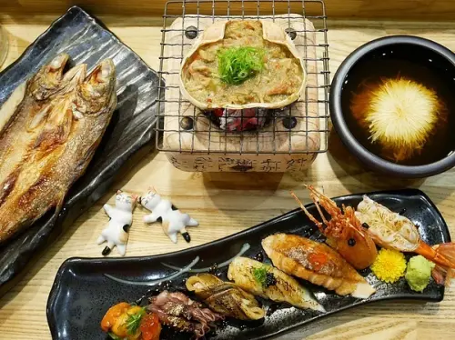 津居酒屋-高雄苓雅區居酒屋  超新鮮海產搭配創意手法  每到餐點都吸睛又美味  眼睛吃過再把胃養飽              