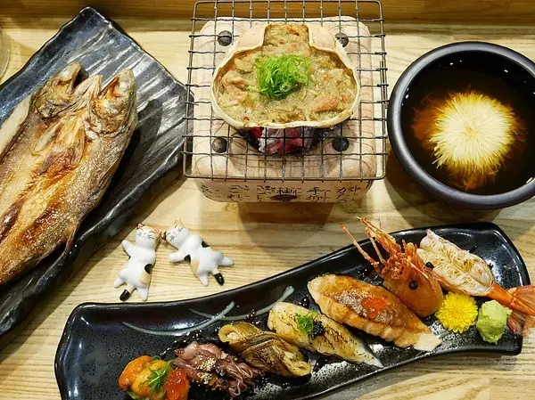 津居酒屋-高雄苓雅區居酒屋  超新鮮海產搭配創意手法  每到餐點都吸睛又美味  眼睛吃過再把胃養飽              