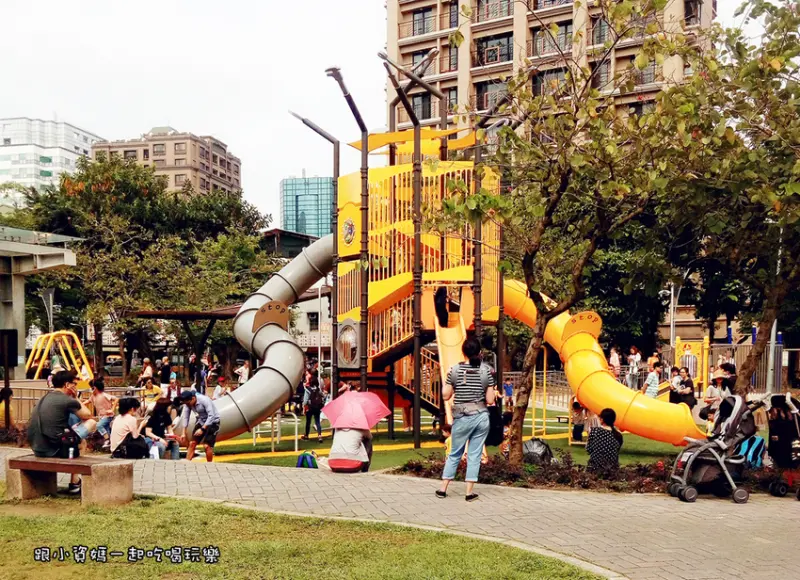 【台北親子景點】建成公園 共融式兒童遊戲場 暑假親子活動熱門景點  溜滑梯 蹺蹺板 鞦韆一次玩個夠還可搭帳篷野餐遛小孩 鄰近捷運中山站