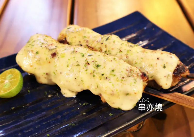 ∥嘉義食記∥串亦燒/串好串滿吃飽飽，日式燒烤居酒屋，多元化菜色聚餐小酌超適合！