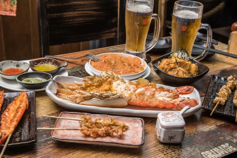 [台北大安]東區居酒屋推薦！無國界創意料理居酒屋，暗夜裡的美味光芒乍現！螢火蟲居酒屋 - 大手牽小手。玩樂趣