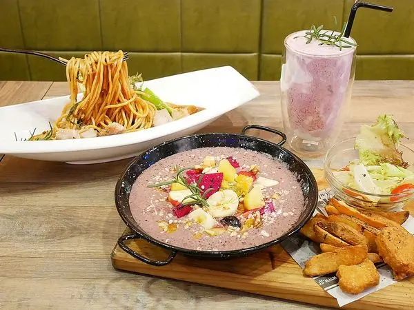 賈福廚房 - 台北大安區輕食咖啡館，近開平餐飲學校，店內提供插座和免費WIFI，同時也是寵物友善餐廳，而且還有提供毛小孩的餐點，