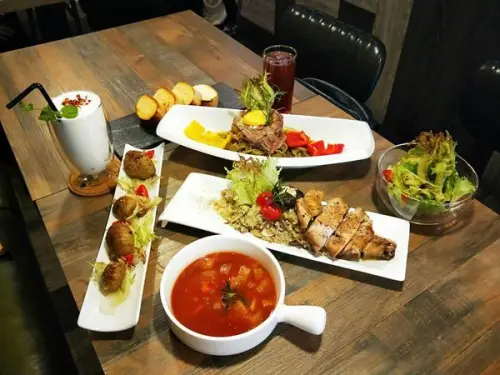 【台北大安．J FULL 賈福廚房】濃香滑順巧克力咖哩｜不收服務費｜寵物友善餐廳｜捷運科技大樓站